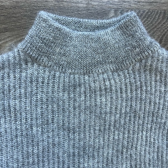 Dimensione Maglia Mohair Wool Gray Italian Mock Neck Sweater Women's size Medium - Picture 5 of 8